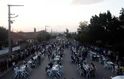 ZİNCİRLİKUYU MAHALLESİ İFTARDA BİR ARAYA GELDİ