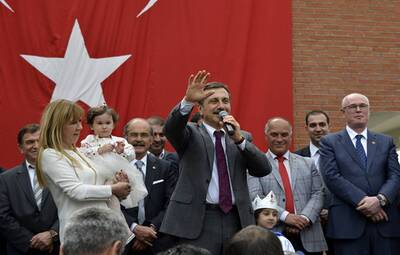 BAŞKAN ATAÇ'A COŞKULU KARŞILAMA