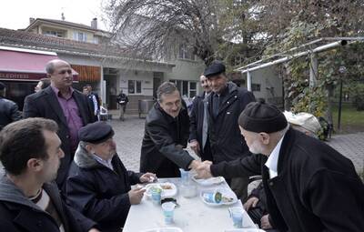 BAŞKAN ATAÇ CAMİ CEMAATİYLE BİR ARAYA GELDİ