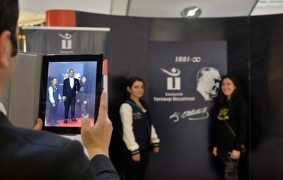 ÜÇ BOYUTLU ATATÜRK FOTOĞRAFINA BÜYÜK İLGİ