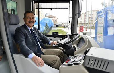 BAŞKAN ATAÇ ELEKTRİKLİ OTOBÜSÜ TEST ETTİ