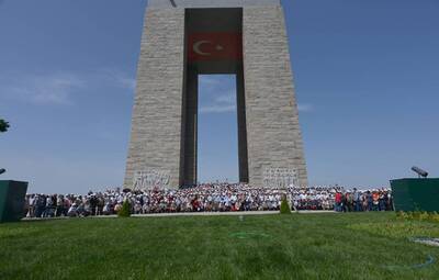 " ŞEHİTLERİMİZE HAKLARIMIZ HELAL OLSUN"