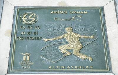  ALTIN AYAKLARA BİR EFSANE DAHA EKLENDİ  