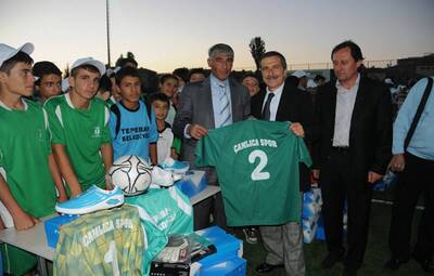TEPEBAŞI BELEDİYESİ'NDEN AMATÖR SPOR KULÜPLERİNE MALZEME DESTEĞİ