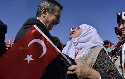 "AYDINLIK TÜRK KADINLARINA SEÇME VE SEÇİLME HAKKININ VERİLMESİNİN YIL DÖNÜMÜNÜ KUTLUYORUM"