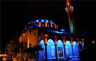 TEPEBAŞI’NIN CAMİLERİ ARTIK GECELERİ DE GÖRÜNÜYOR