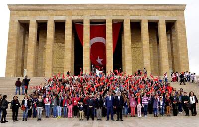 ÇOCUKLAR ATALARININ HUZURUNDA