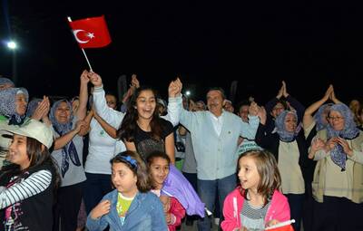 UNUTULAN MAHALLE RUHU İFTARLARLA CANLANIYOR