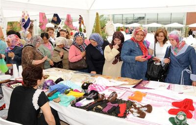 BELDEEVLERİ KURSİYERLERİNDEN "EL ÜRÜNLERİ SERGİSİ"