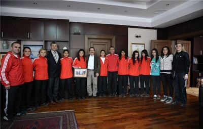 TİCARET LİSESİ FUTSAL TAKIMI BAŞKAN ATAÇ’I ZİYARET ETTİ