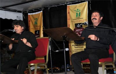 KONSERLER SEMPOZYUMA RENK KATIYOR