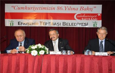 TEPEBAŞI BELEDİYESİ’NDEN CUMHURİYET PANELİ