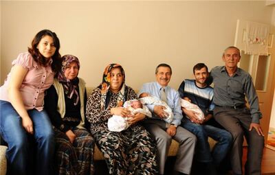 YENİ DOĞAN BEBEKLERE VE AİLELERİNE ZİYARET