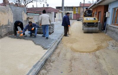 YOL YAPIM ÇALIŞMALARI DEVAM EDİYOR