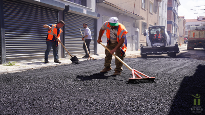 TEPEBAŞI’NDA YOLLAR DAHA GÜVENLİ VE KONFORLU HALE GETİRİLİYOR