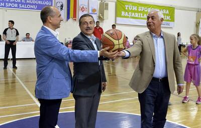  KARDEŞ ŞEHİRLERİN MAÇINDA DOSTLUK KAZANDI