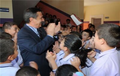 ÇOCUKLARDAN BAŞKAN ATAÇ'A BÜYÜK İLGİ