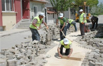 ESENTEPE VE ŞİRİNTEPE’DE BOZUK YOLLAR DÜZELTİLİYOR