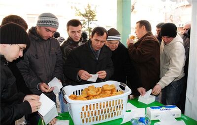 TEPEBAŞI BELEDİYESİ LOKMA DAĞITTI