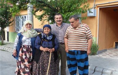 ATAÇ, FEDAKÂR ANNEYİ YALNIZ BIRAKMADI