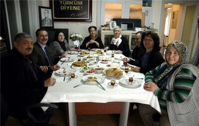 BAŞKAN ATAÇ’TAN ŞEHİT ANNELERİNE 8 MART ZİYARETİ