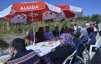 ENGELLİLER HOBİ BAHÇESİNDE BİR ARAYA GELDİ