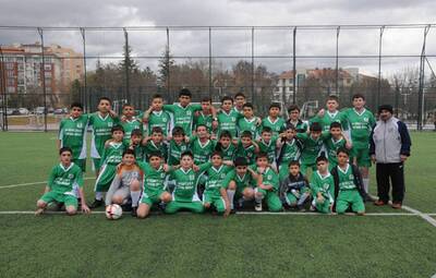 TEPEBAŞI BELEDİYESİ FUTBOL OKULU TOPBAŞI YAPTI
