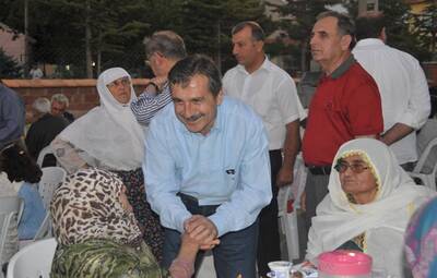 TEPEBAŞI'NDAN İKİ İFTAR BİRDEN