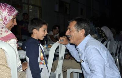 SOKAK İFTARLARI BİRLİK VE BERABERLİĞİ YAŞATIYOR