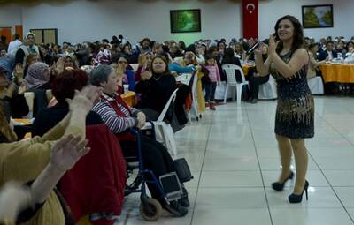 BELDEEVİ KURSİYERLERİ YENİ YILI KUTLADI   
