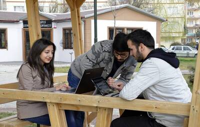 TEPEBAŞI PARKLARINDA ÜCRETSİZ İNTERNET HİZMETİ