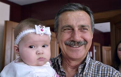 AİLENİN YENİ ÜYESİNDEN BAŞKAN ATAÇ'A ZİYARET
