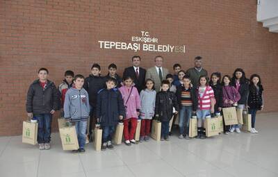 TEPEBAŞI BELEDİYESİ İNÖNÜLÜ ÇOCUKLARI AĞIRLADI