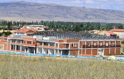 YUNUSEMRE SPOR KOMPLEKSİ HIZLA YÜKSELİYOR