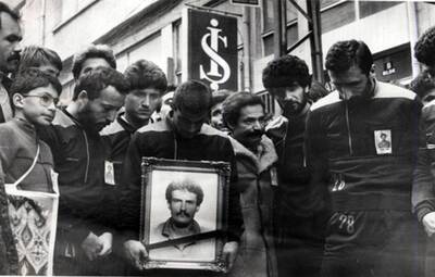 SEVENLERİ KALECİ SİNAN'I ANIYOR
