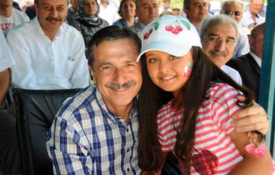ANNELER, 35. KİRAZ FESTİVALİNE RENK KATTI