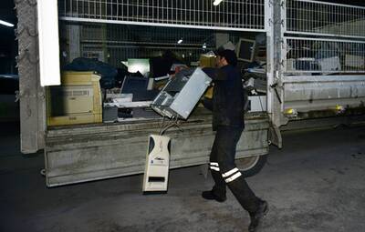ELEKTRİKLİ VE ELEKTRONİK ATIKLAR ÇÖP DEĞİLDİR