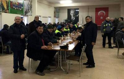 FEN İŞLERİ EMEKÇİLERİNE KAHVALTI SÜRPRİZİ