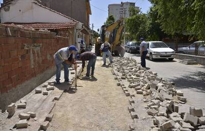 TEPEBAŞI FEN İŞLERİ YOĞUN MESAİSİNİ SÜRDÜRÜYOR