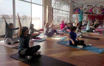 KADINLAR SPOR İLE İÇ İÇE