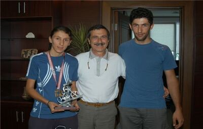 ŞAMPİYON YARIŞÇILAR BAŞKAN ATAÇ’I ZİYARET ETTİ