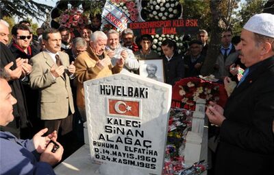 DOSTLARI VE SEVENLERİ KALECİ SİNAN’I ANDI