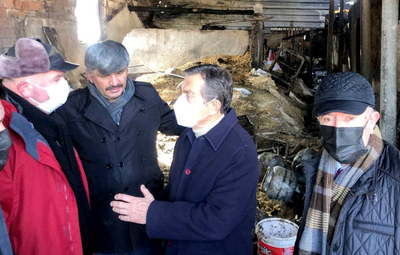 BAŞKAN ATAÇ'TAN AĞILI YANAN ÇİFTÇİYE ZİYARET