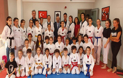 BAŞKAN ATAÇ TEKVANDOCULAR İLE BULUŞTU