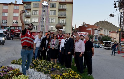 GELECEĞE UMUTLA BAKMAK İSTİYORUZ