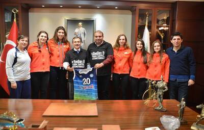 BAŞARILI VOLEYBOLCULARDAN ATAÇ'A ZİYARET