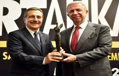 BAŞKAN ATAÇ'A SANATA KATKI ONUR ÖDÜLÜ