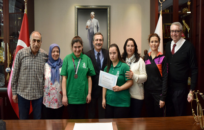 ÖZEL SPORCULAR SEVİNÇLERİNİ ATAÇ İLE PAYLAŞTI