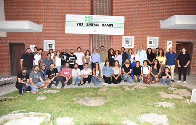 BAŞKAN ATAÇ'TAN YAZ SİNEMA KAMPINA ZİYARET
