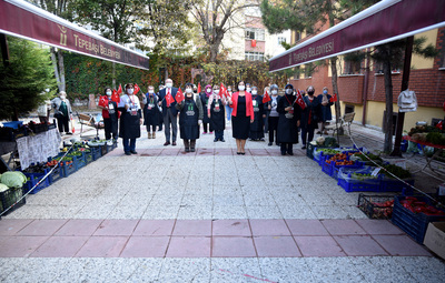 ÜRETİCİ KADINLARIN CUMHURİYET SEVİNCİ
